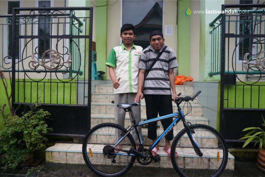 LAZIS Wahdah - Bantuan Sepeda Untuk Guru Mengaji
