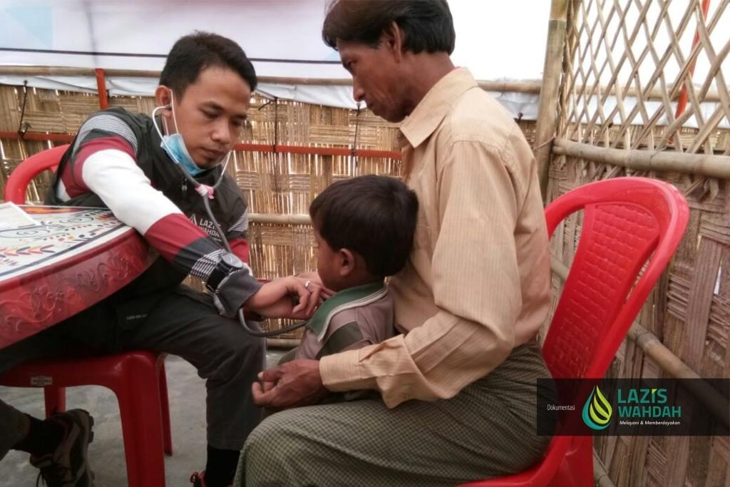 LAZIS Wahdah - Pengungsi Rohingya Merasa Tertolong Dengan Pemeriksaan Kesehatan Di Kamp Pengungsian