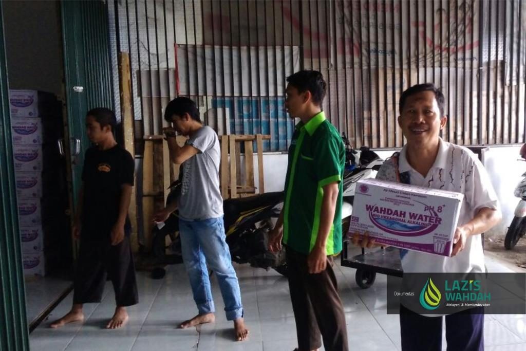 LAZIS Wahdah - Bantuan Peduli Banjir Makassar 3