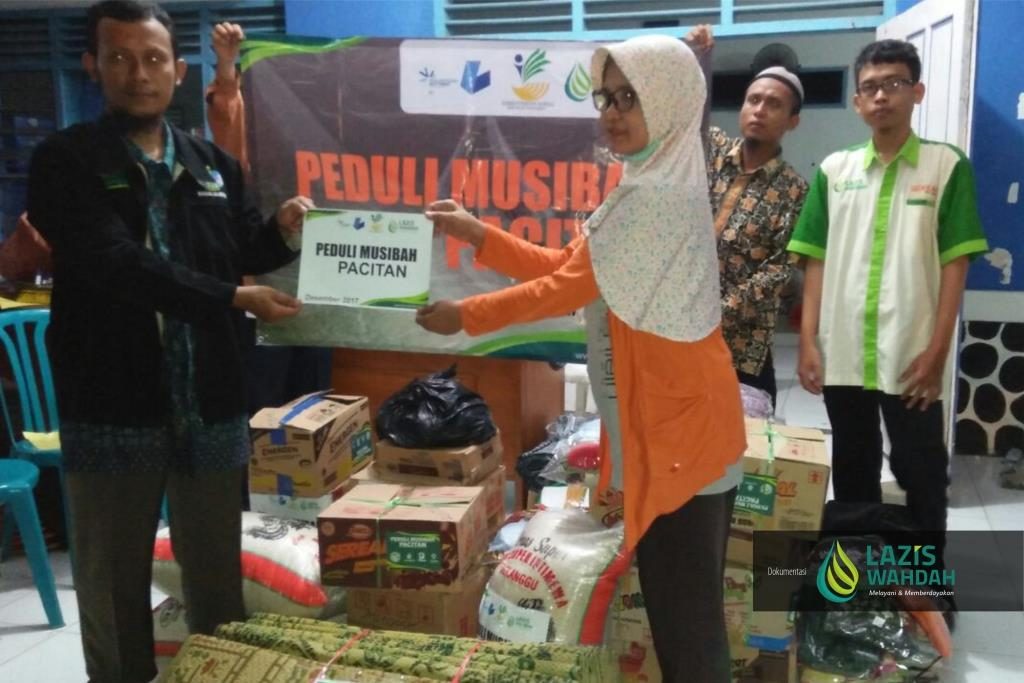 LAZIS Wahdah Bersama Pemerintah Kabupaten Pacitan Serahkan Bantuan Kepada Korban Banjir dan Tanah Longsor 2