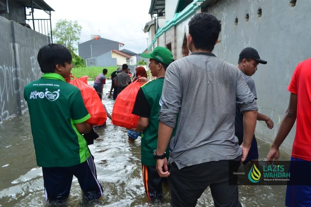 LAZIS Wahdah Peduli Banjir Makassar 5