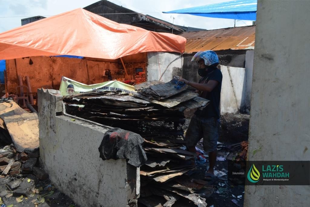 LAZIS Wahdah Salurkan Bantuan untuk Korban Kebakaran di Bontoala Tua 5