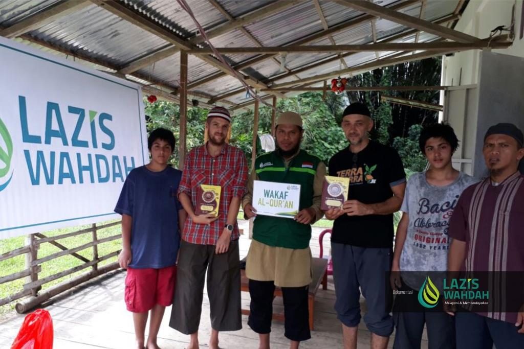 LAZIS Wahdah - Ustadz Mana Sholeh Ajarkan al-Quran kepada Masyarakat Bolaang Mongondow Selatan dan Muallaf Asal Belgia