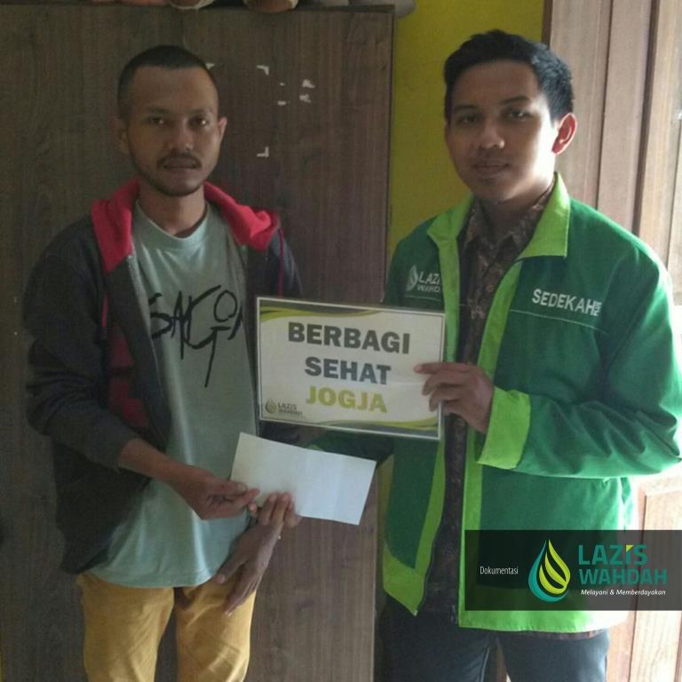 LAZIS Wahdah Yogyakarta Salurkan Santunan Kesehatan untuk Ibu Sri, Penderita Kanker Payudara