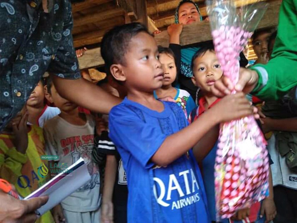 Relawan LAZIS Wahdah Bagikan Paket Ceria Untuk Anak Terdampak Banjir ...