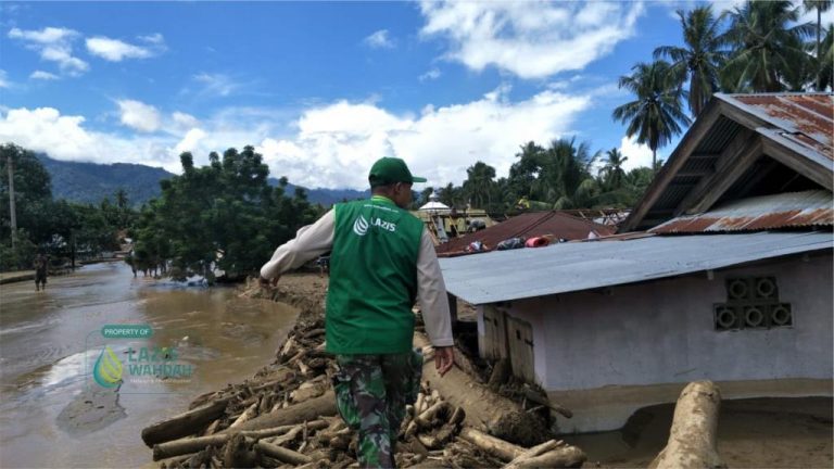 Banjir Bandang Hantam Desa Bangga, LAZIS Wahdah Lakukan Proses Evakuasi