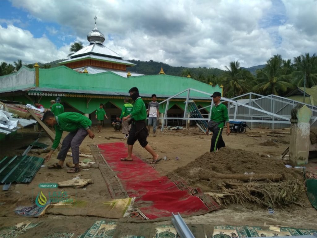 Pasca Banjir Dolo Selatan, LAZIS Wahdah Dan Warga Gotong Royong ...