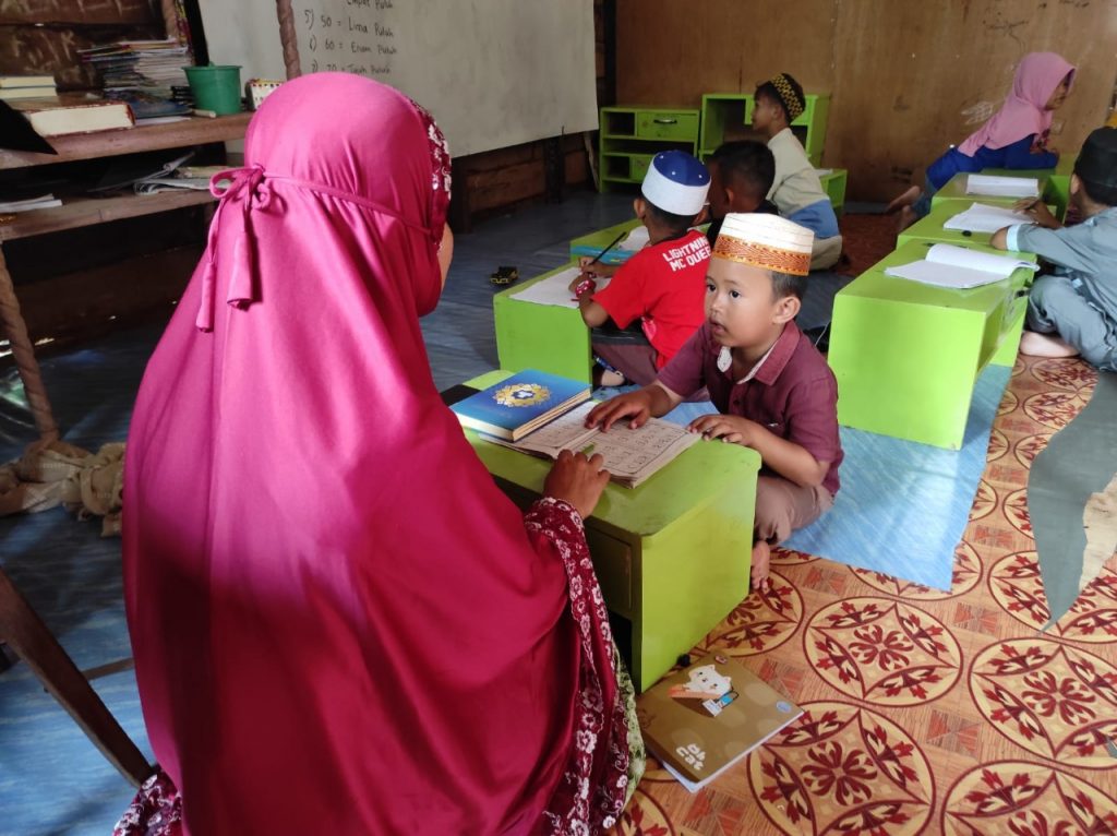 Bantuan Untuk Guru Ngaji di Sebatik - Kalimantan Utara - Wahdah Inspirasi Zakat