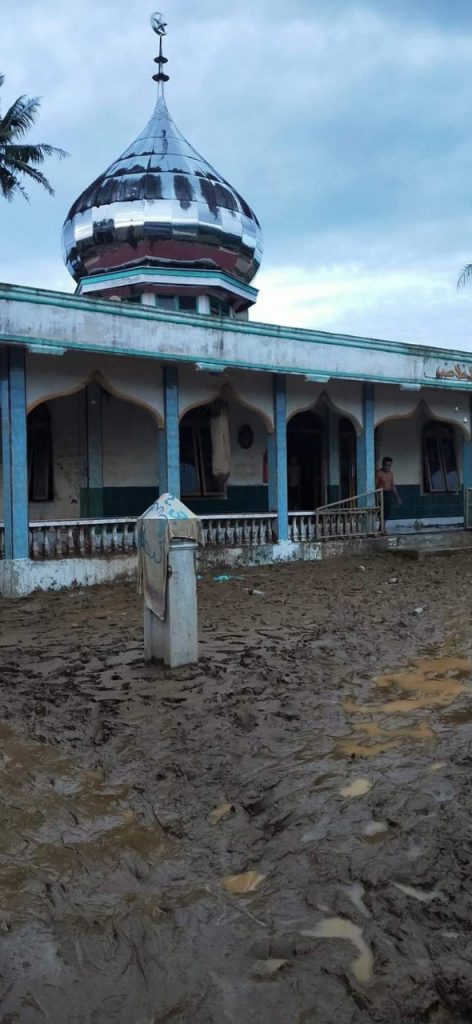 Penyaluran Bantuan Banjir Mandailing Natal - wahdah inspirasi zakat