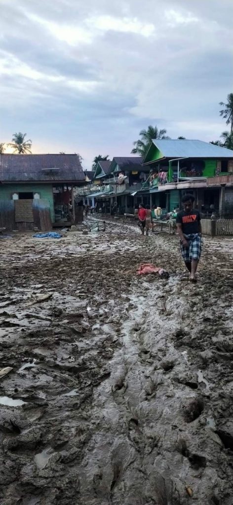 Penyaluran Bantuan Banjir Mandailing Natal - wahdah inspirasi zakat