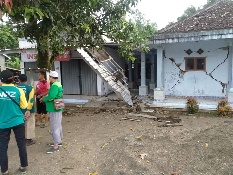 relawan gempa Banten- wahdah inspirasi zakat -1