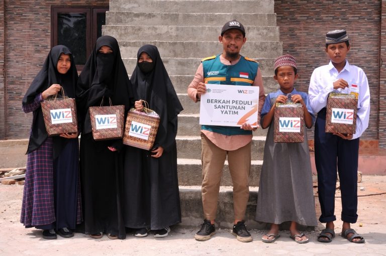 LAZNAS WIZ Berbagi Berkah Bersama Anak Yatim Penghafal Al-Qur'an ...