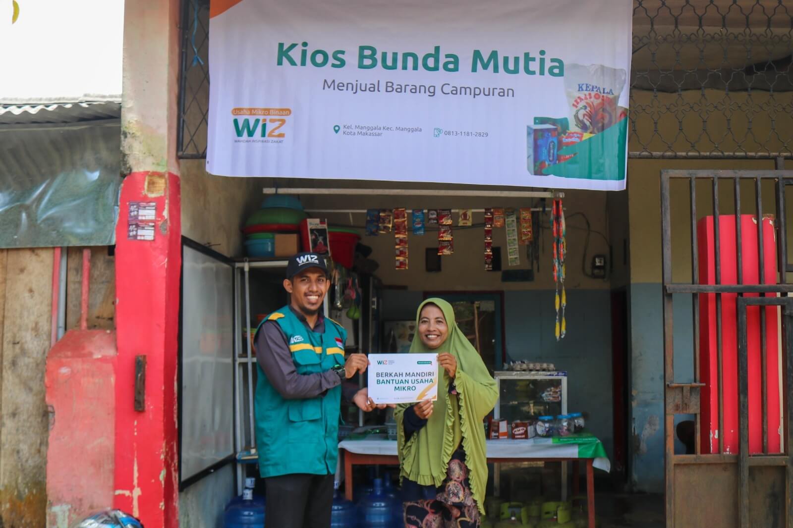 Zakat Bantu Berdayakan Usaha Warung Campuran Ibu Juhariya