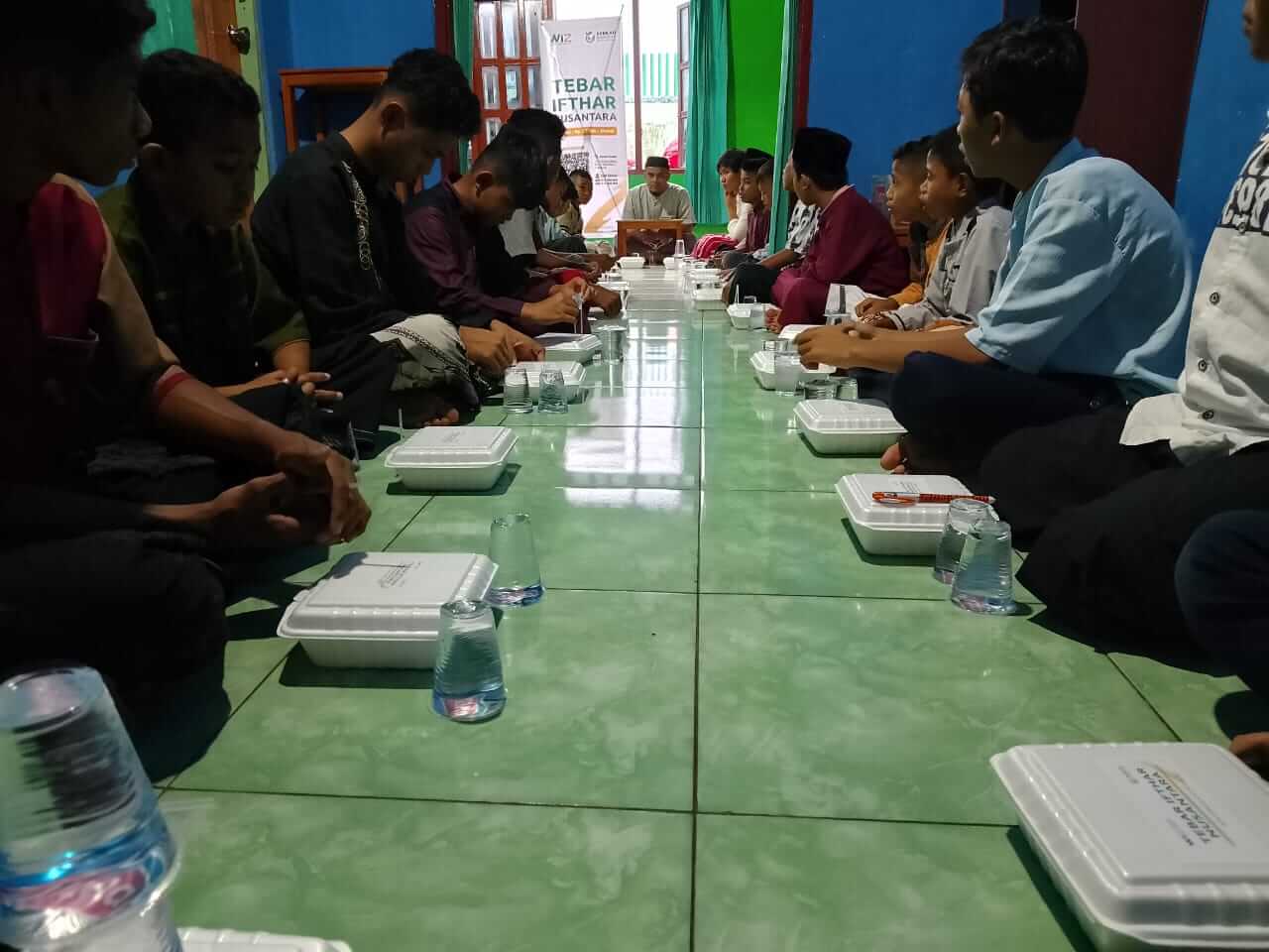 Bersama RQ Abdullah bin Mas’ud, WIZ Melakukan Buka Puasa Bersama