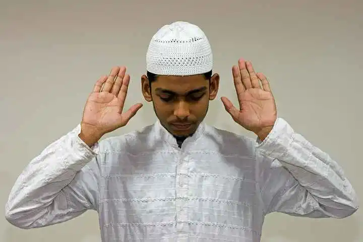 Gambar orang takbiratul Ihram