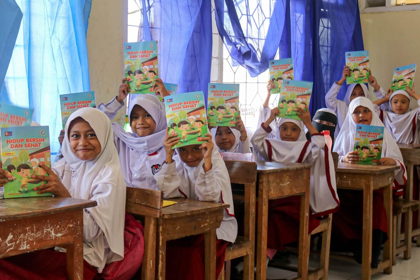 Buku Paket Untuk Sekolah Di Makassar Wahdah Inspirasi Zakat