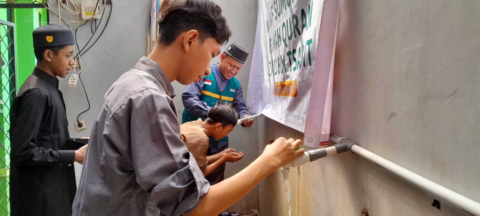 Wahdah Inspirasi Zakat Serahkan Sumur Bor untuk Santri MQ Zaid bin Tsabit