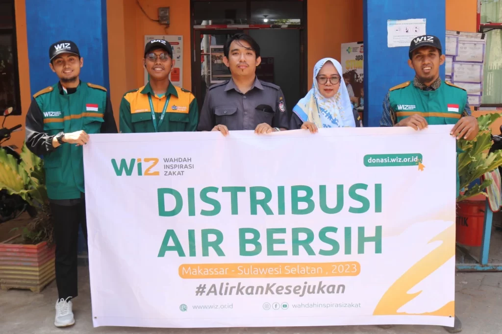 Distribusi Air Bersih WIZ untuk Warga Camba Berua Makassar