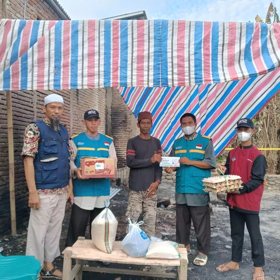 Gambar Bantuan Korban Kebakaran di Takalar