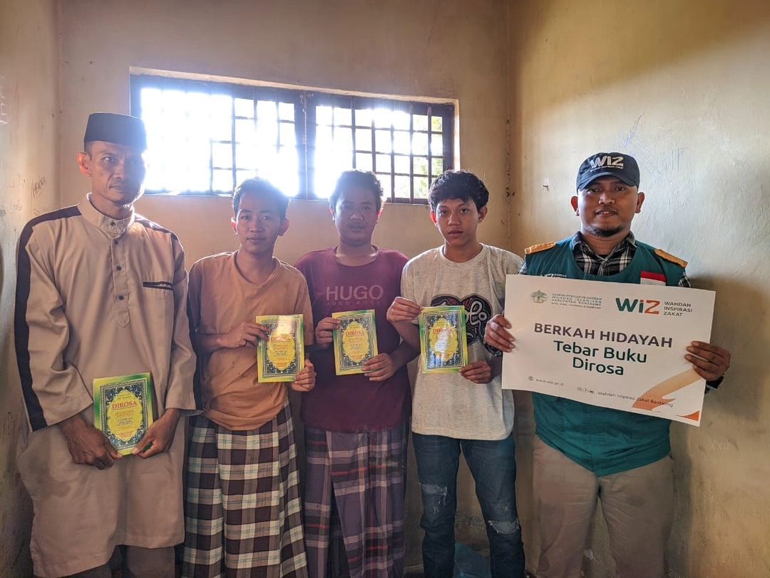 Gambar Penyaluran buku DIROSA untuk Tahanan di Polsek Bissappu