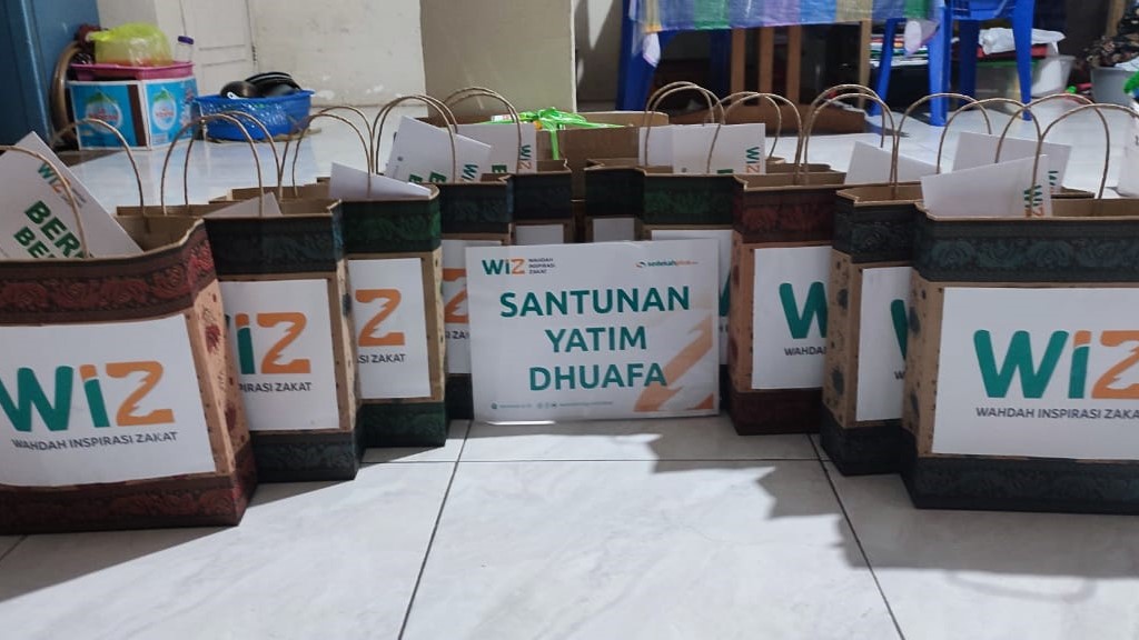 Gambar Pemberian Bingkisan Paket Sekolah kepada Yatim Dhuafa di Kabupaten Kolaka
