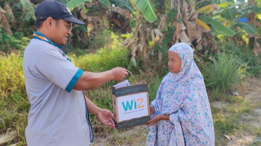 Gambar Pemberian Bingkisan Paket Sekolah kepada Yatim Dhuafa di Kabupaten Kolaka