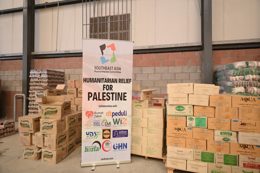 Gambar Proses Persiapan dan Pengemasan Bantuan Pangan untuk Warga di Gaza