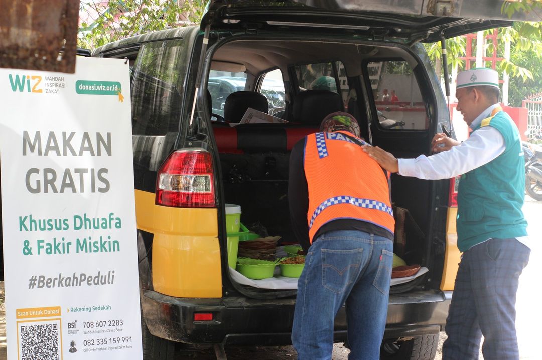 Gambar Food Truck WIZ Berbagi Makanan Gratis untuk Dhuafa