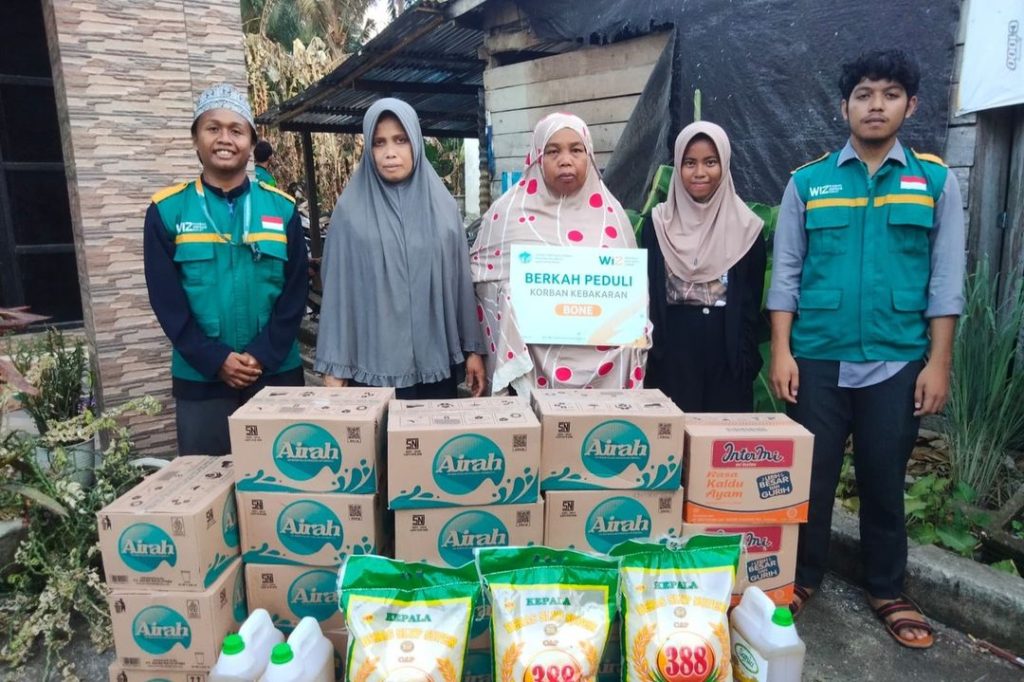 Gambar Penyaluran Bantuan Korban Kebakaran di Desa Ulo Kec. Tellusettinge Kab. Bone