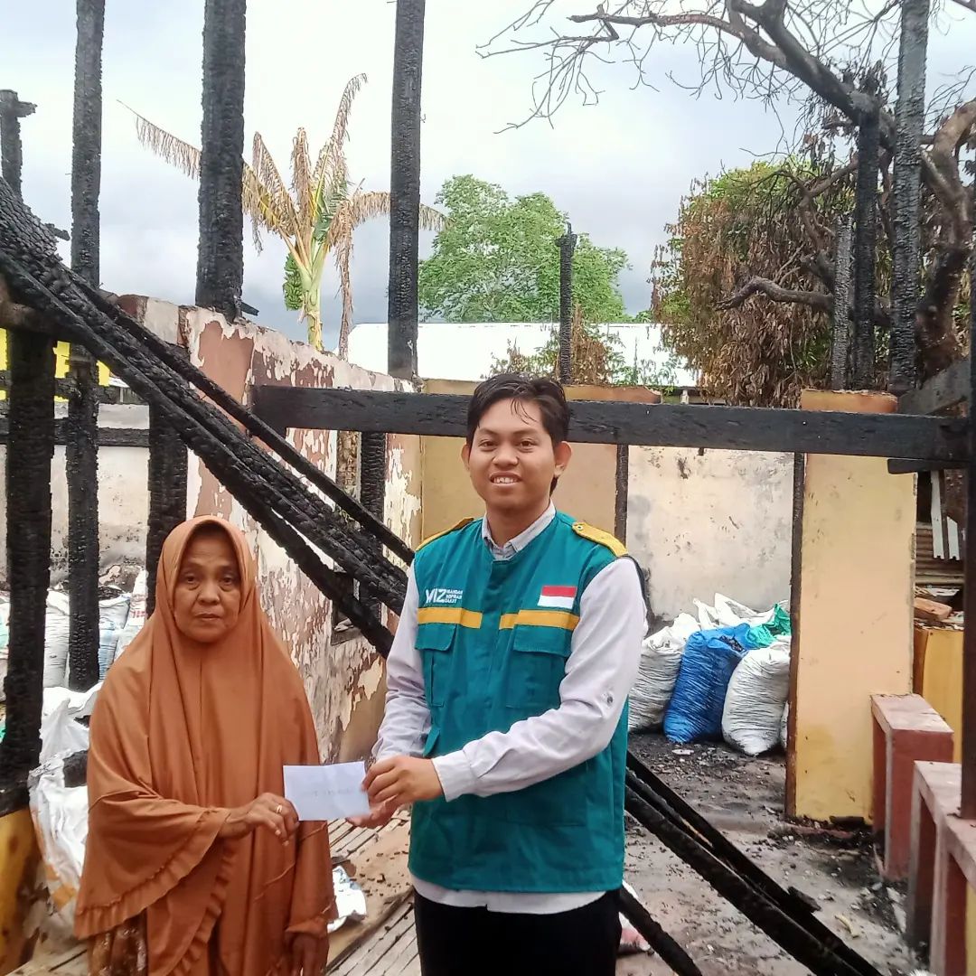 Gambar Pemberian Santunan Korban Kebakaran di Desa Ujung Bassi, Takalar