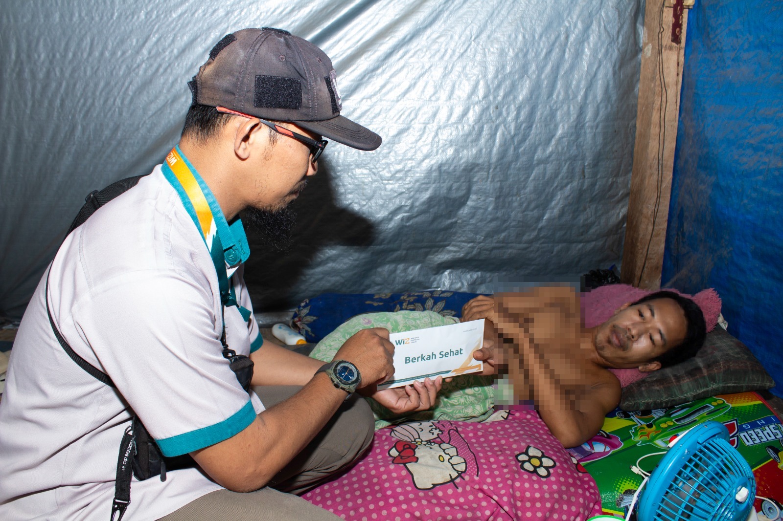 Pemberian Bantuan Pengobatan Dhuafa Penderita Tumor di Ampibabo