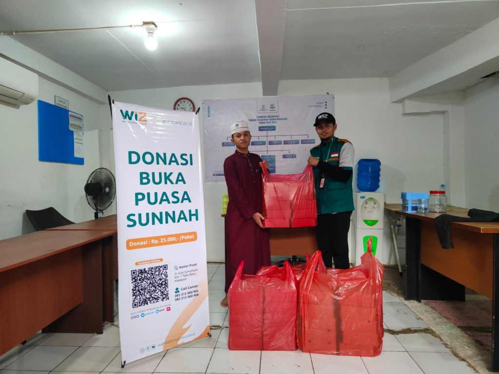 Gambar Penyaluran Paket Buka Puasa di Pondok Pesantren Yasmin Makassar