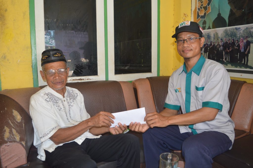 Gambar Pemberian Bantuan untuk Pengembangan Ekonomi Panti Asuhan Nurul Ikhsan