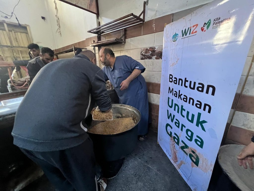 Gambar Penyaluran Makanan untuk Warga Palestina