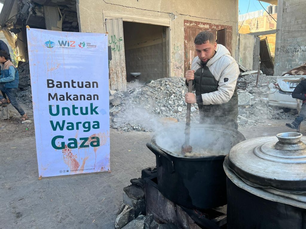Gambar Penyaluran Makanan untuk Warga Palestina