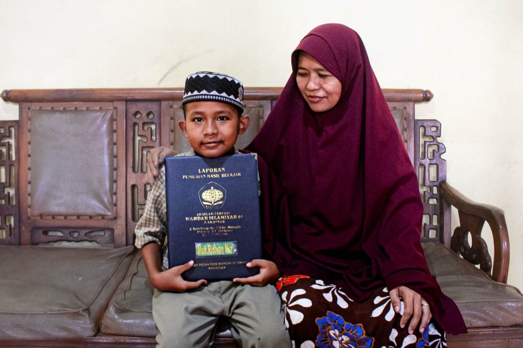 Gambar Bantuan Beasiswa Pendidikan untuk Muhammad Ridwan Nur