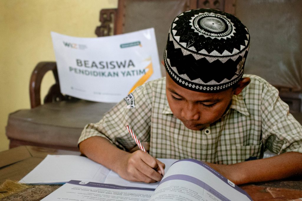 Gambar Bantuan Beasiswa Pendidikan untuk Muhammad Ridwan Nur