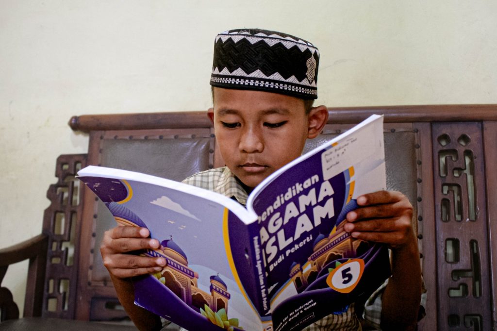 Gambar Bantuan Beasiswa Pendidikan untuk Muhammad Ridwan Nur