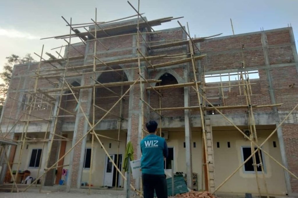 Gambar Serah Terima Bantuan Pembangunan Asrama Santri Tahfidz Ibnu Abbas Boda