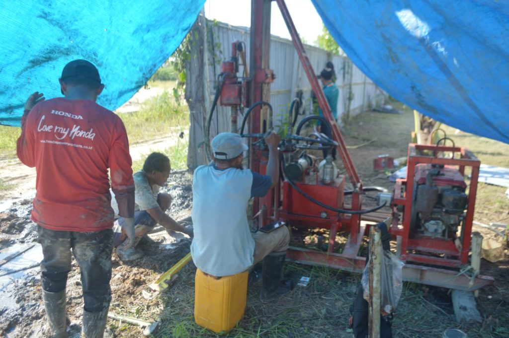 Gambar Progres Pengerjaan Proyek Wakaf Sumur Bor Ponpes Wahdah Islamiyah Kalimantan Timur