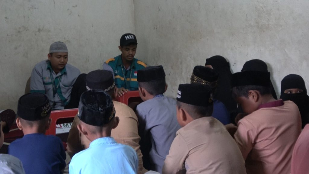 Gambar Penyaluran Bantuan Sarana dan Prasarana TPA Al-Maidah Marwan Kolaborasi bersama Laznas Wahdah Inspirasi Zakat (WIZ) dan Majelis Telkomsel Taqwa (MTT)