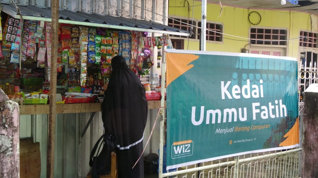 Gambar Pemberian Bantuan Pengembangan Usaha Bu Novita di Makassar