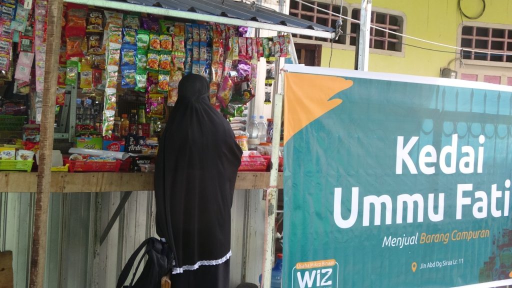 Gambar Pemberian Bantuan Pengembangan Usaha Bu Novita di Makassar
