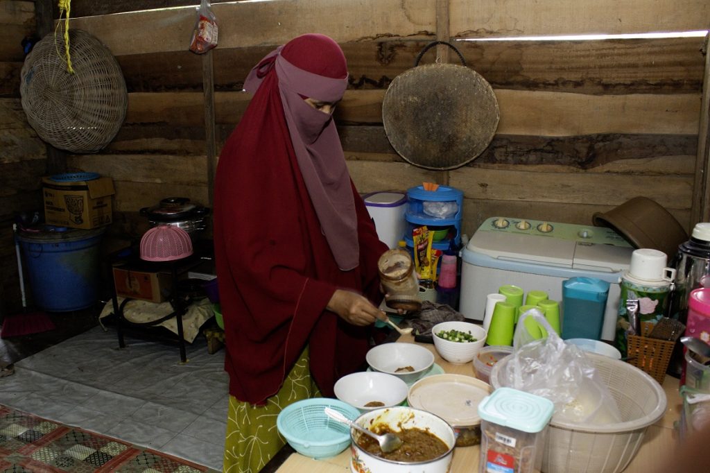 Gambar Pemberian Bantuan Usaha Mikro ke Ibu Nurjanah, Parigi Moutong