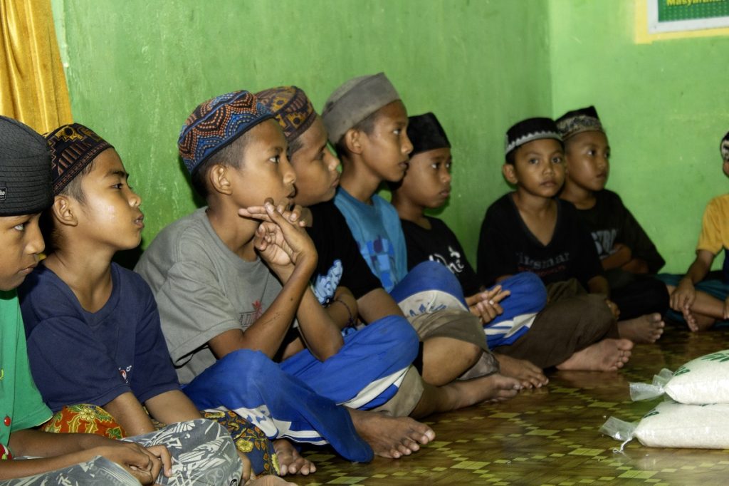 Gambar Pemberian Bantuan kepada Anak-Anak Yatim dan Dhuafa di Panti Asuhan Nur Rezki Rahmat