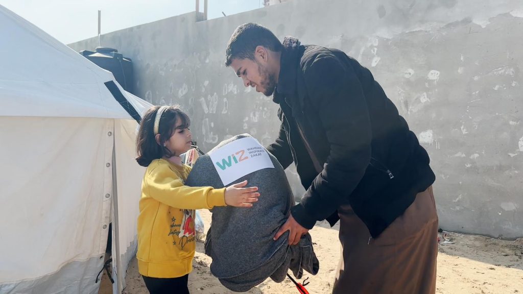 Gambar Penyaluran Bantuan Musim Dingin di Perbatasan Rafah Palestina