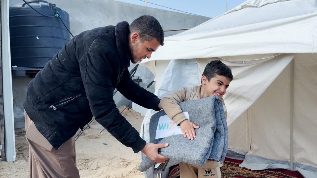 Gambar Penyaluran Bantuan Musim Dingin di Perbatasan Rafah Palestina
