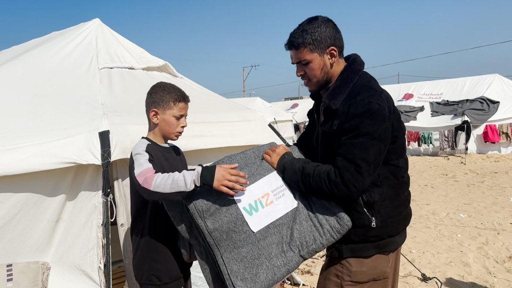 Gambar Penyaluran Bantuan Musim Dingin di Perbatasan Rafah Palestina