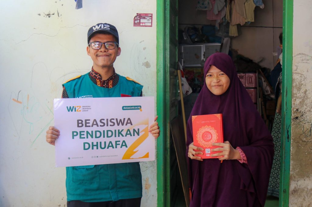 Gambar Pemberian Beasiswa Pendidikan Dhuafa ke Rafidah