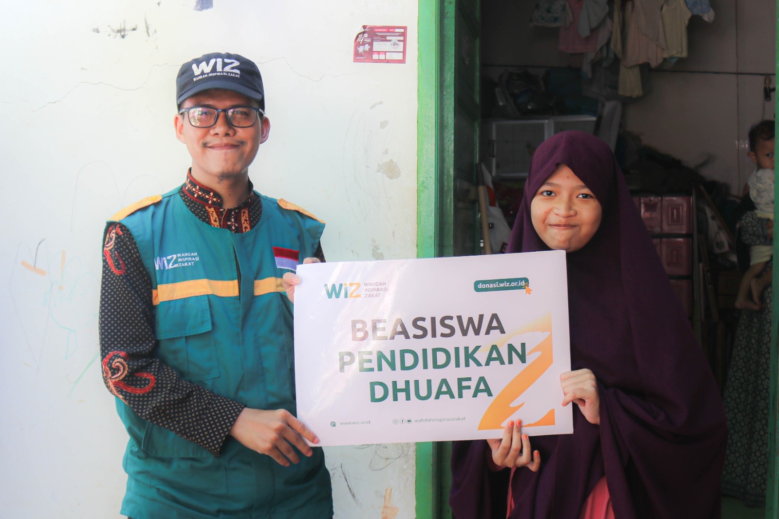 Gambar Pemberian Beasiswa Pendidikan Dhuafa ke Rafidah